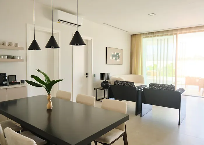 Ashta Suites / Minimal Suite