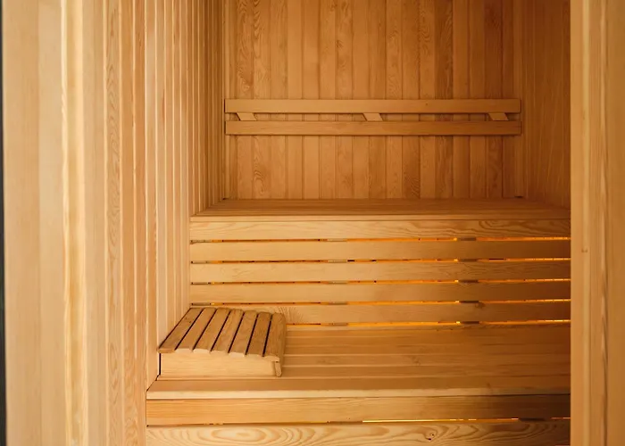 Ashta Suites / Minimal Suite