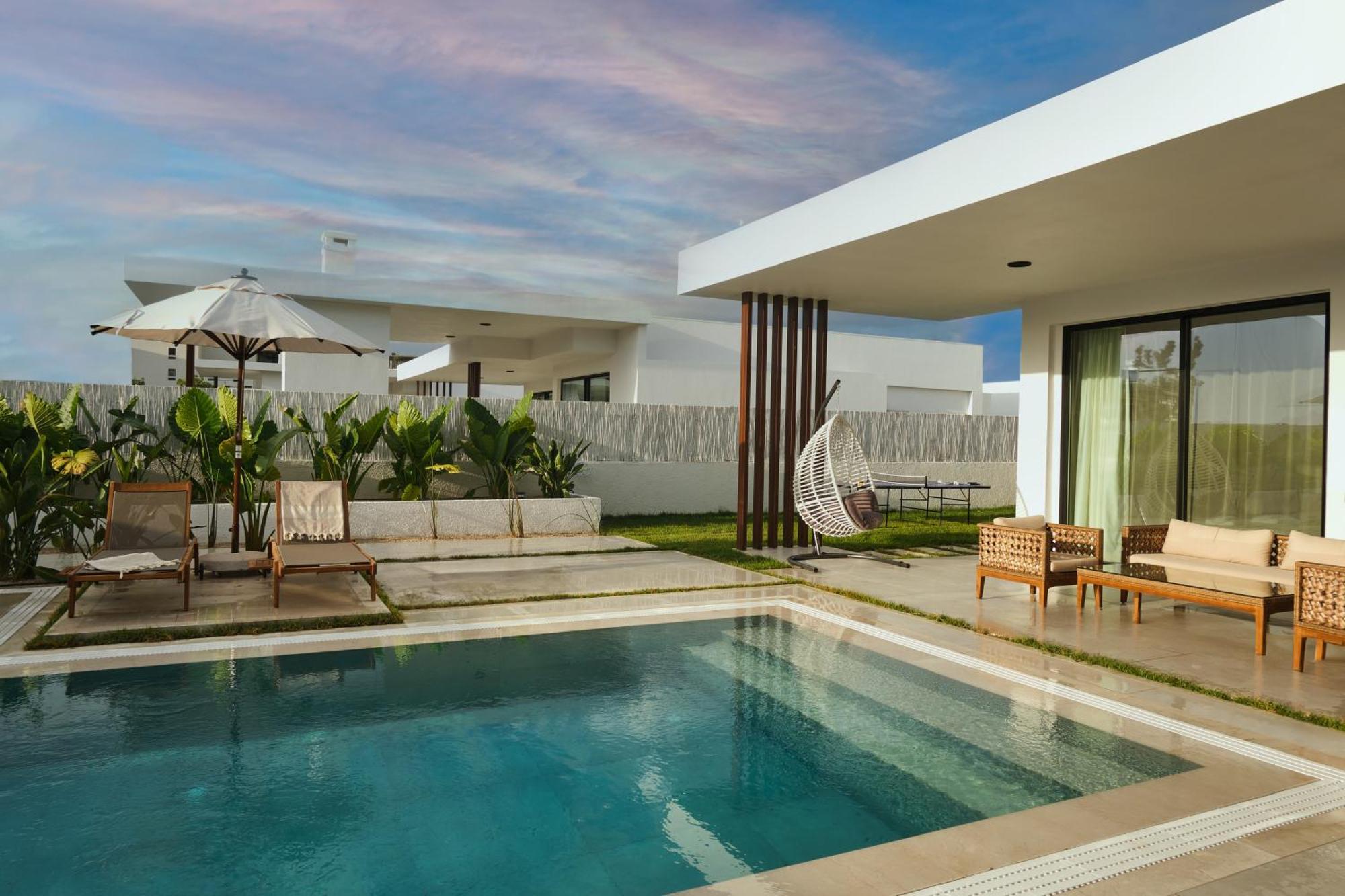 Villa Ashta / Minimal *
