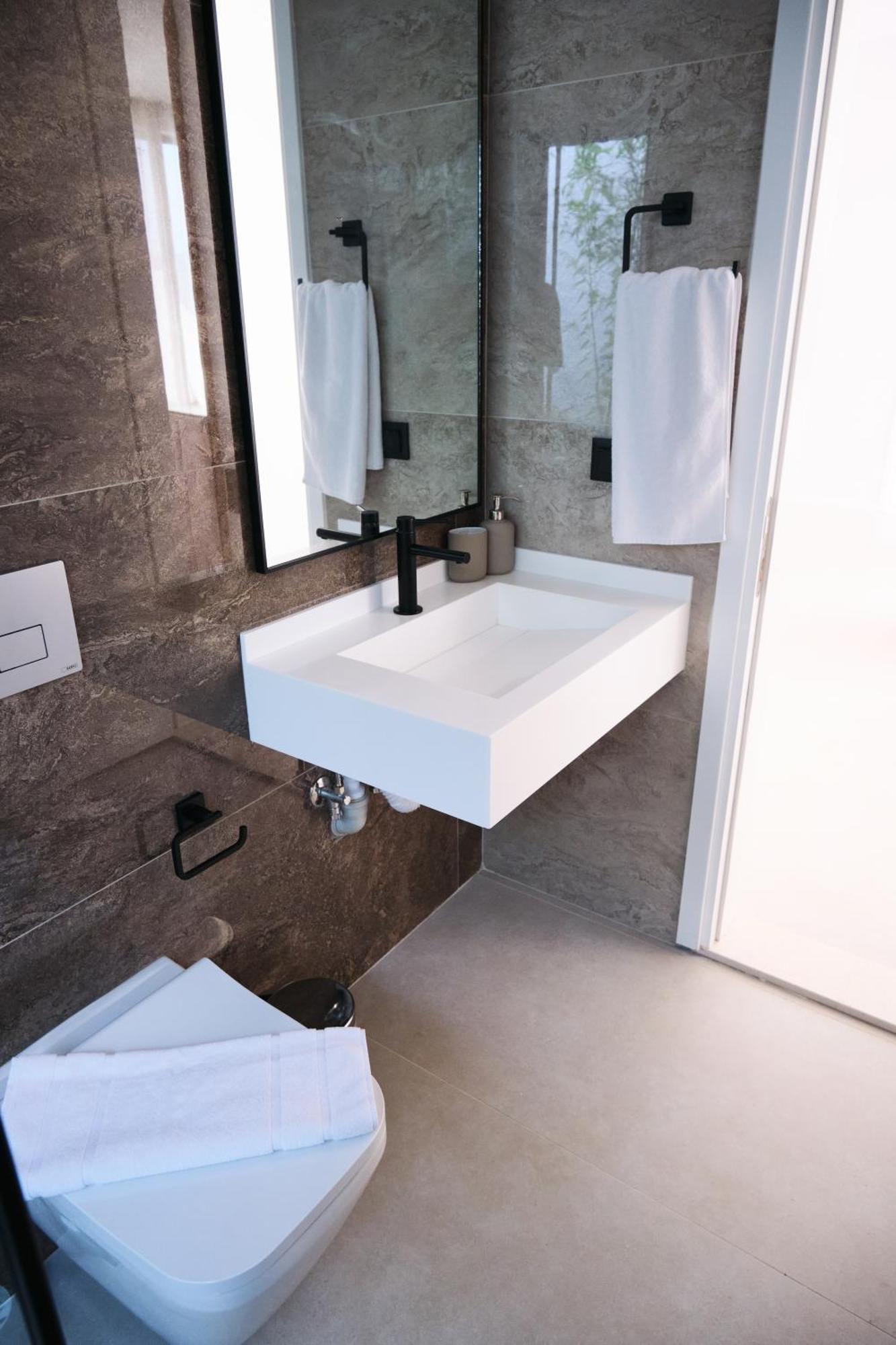 Ashta / Minimal *